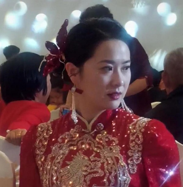 “国泰民安”脸新娘